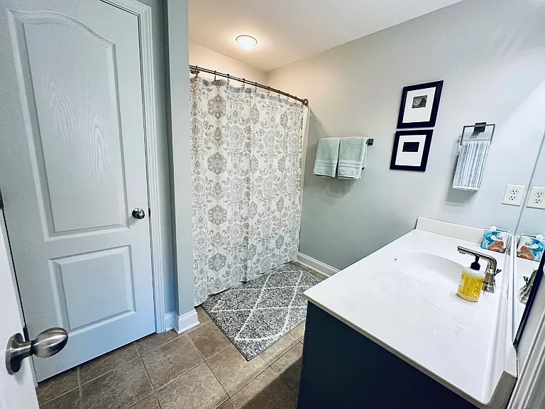 2nd Primary Bath