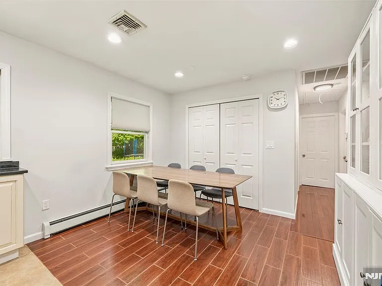 3 Burton Pl — Photo 9