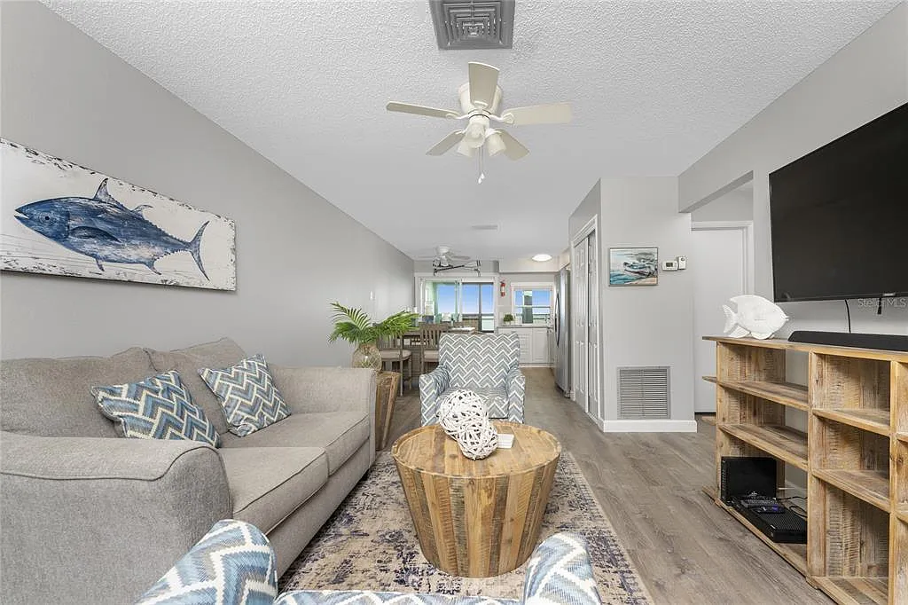 2 bed, 1.0 bath, 864 sqft, $3,000 — Photo 4