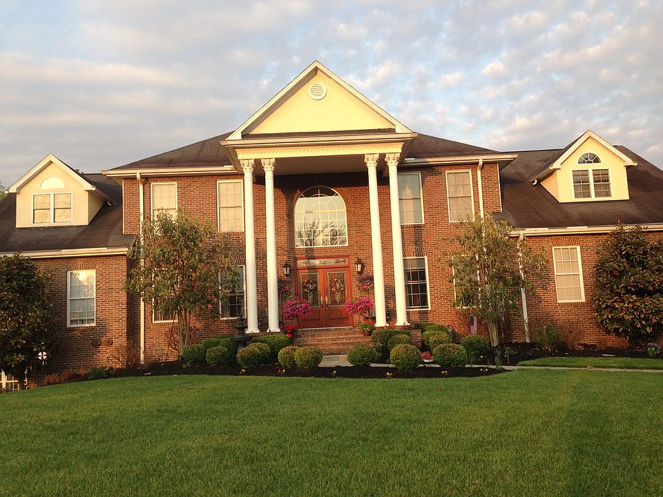 2nd image of 6 Winding Woods Dr