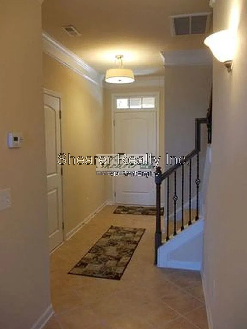 3 bed, 2.5 bath, 1680 sqft, $2,250 — Photo 2