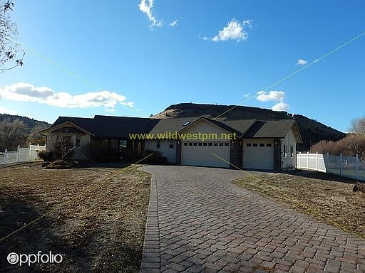 1st image of 207 SW Meadowlakes Dr