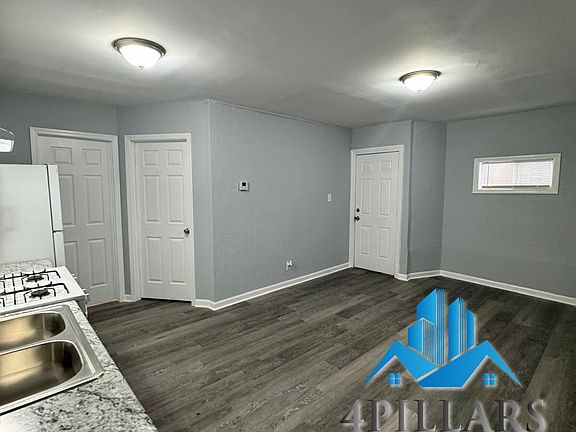 3rd image of 3904 Deodar St Unit 1F