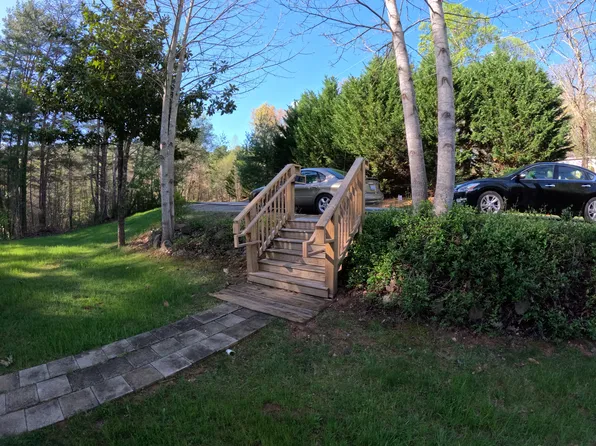 16 Deep Woods Rd APT A, Weaverville, NC 28787