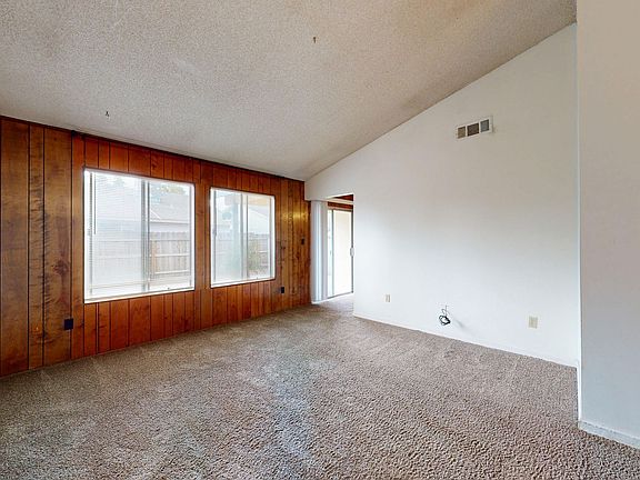 3rd image of 912 Pennington Pl