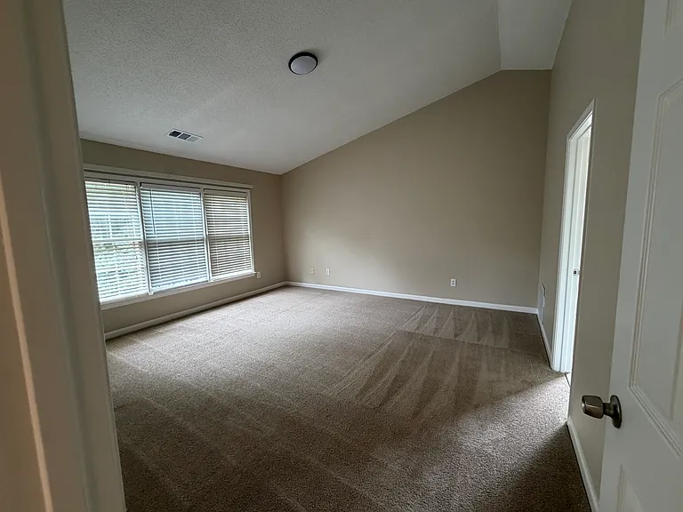 4760 Tanners Spring Dr — Photo 11
