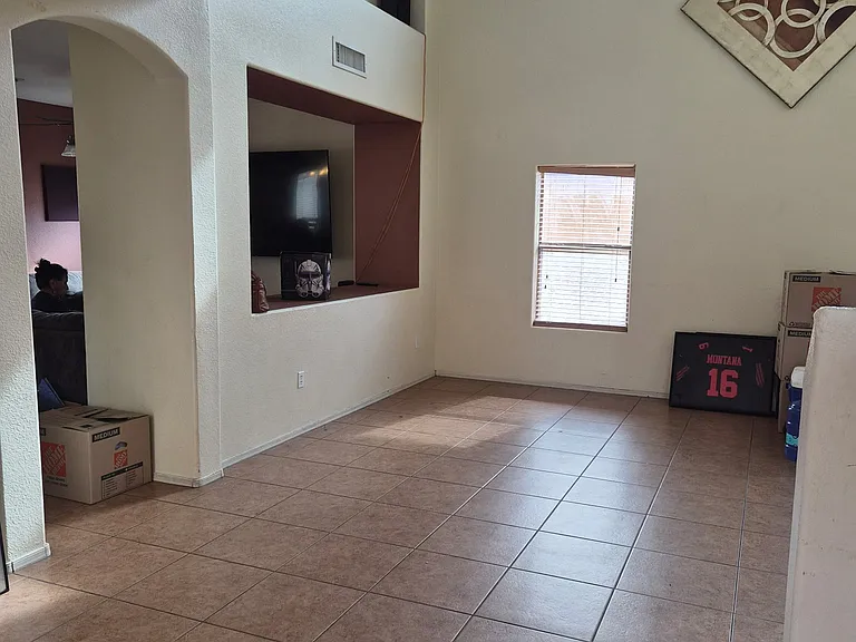 2404 E Calle Lena Verde — Photo 5