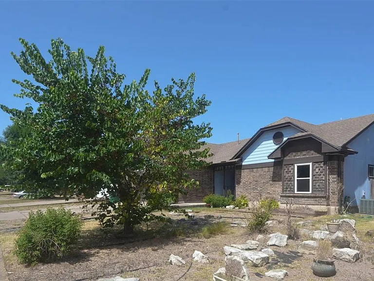 16402 Malden Dr — Photo 29