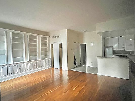5th image of 126 W 71st St APT 4B