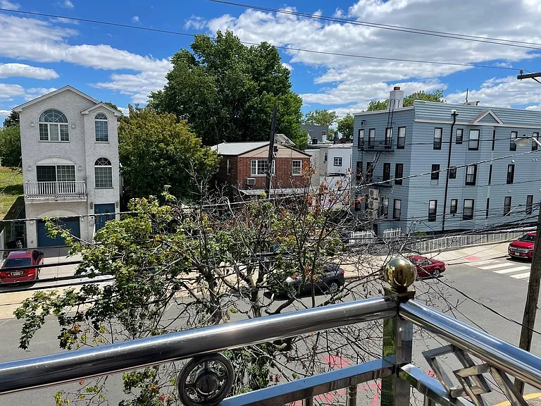 3 Montrose Ave #2 — Photo 19