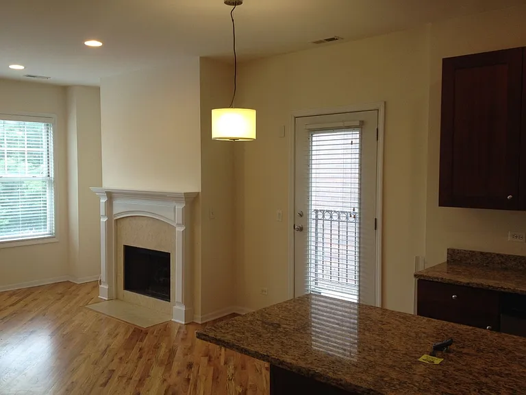 1528 W Greenleaf Ave #3W — Photo 2