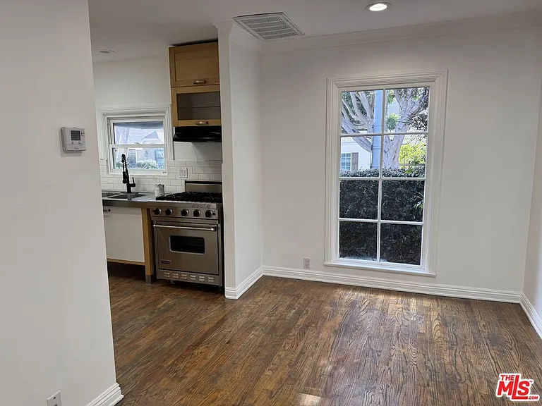 8715 Sherwood Dr — Photo 6