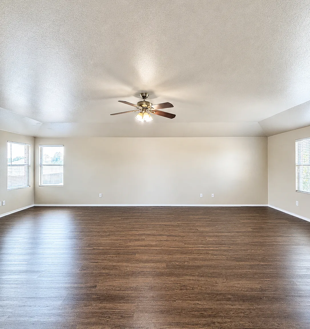 4 bed, 2.5 bath, 2653 sqft, $2,500 — Photo 4