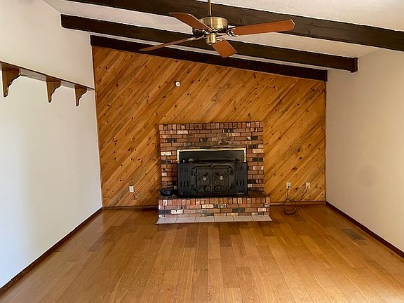 Vaulted family room