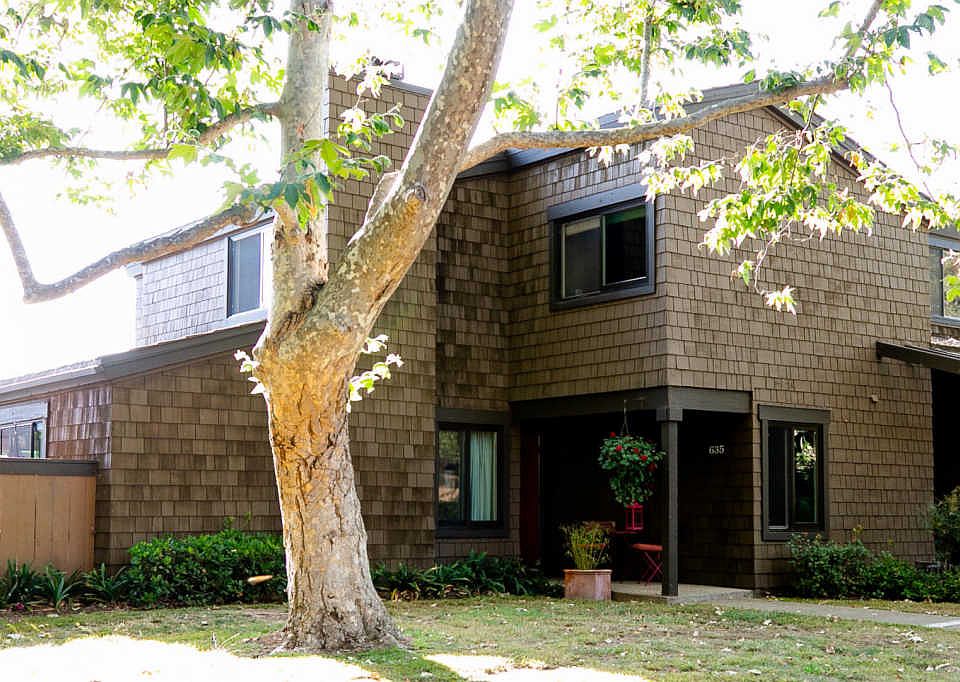 1st image of 635 Avenida Pequena