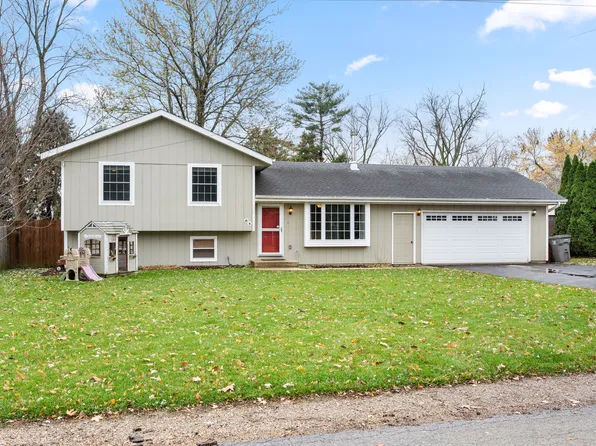 64 E Chestnut Ave, Cortland, IL 60112