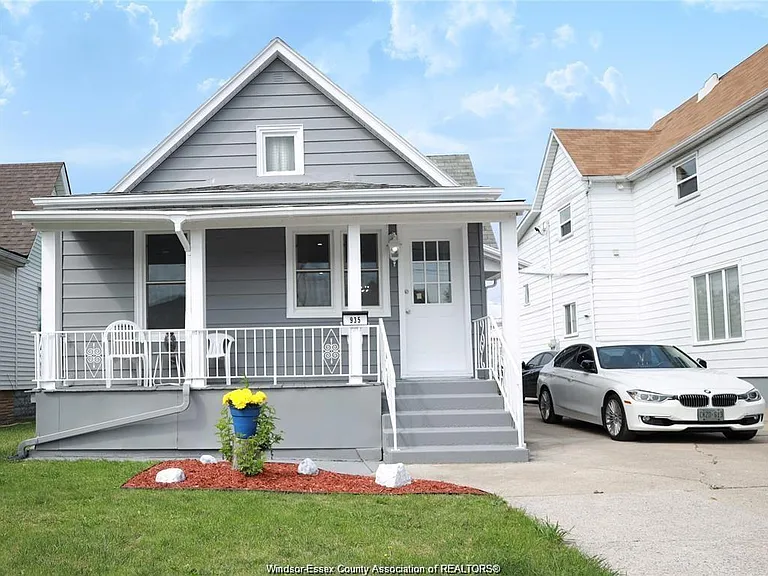 935 Langlois Ave #LOWER — Photo 3
