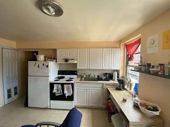 4th image of 252 South St #3