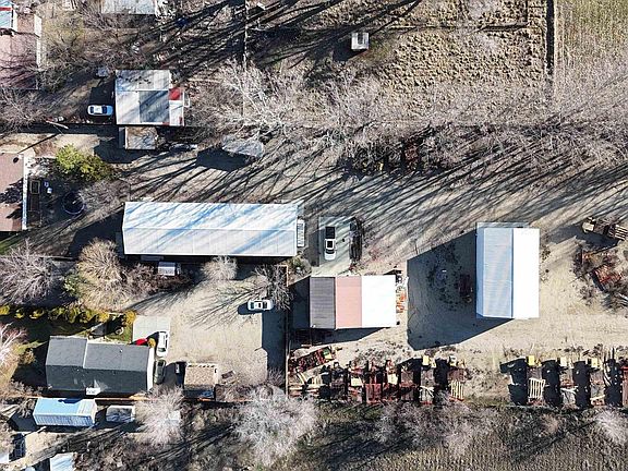 5th image of 21567 Main St