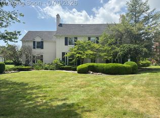 1051 Devonshire Rd, Grosse Pointe Park, MI 48230
