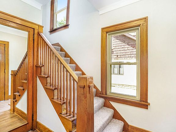 5th image of 1911 Collins Ave SE