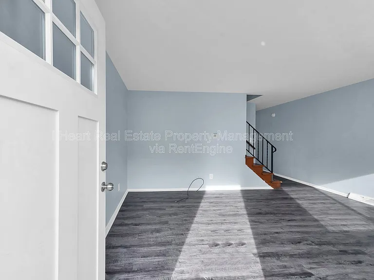 880 N Meadows Ct #J — Photo 1