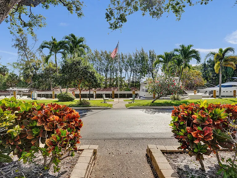 6289 Bay Club Dr #3 — Photo 36