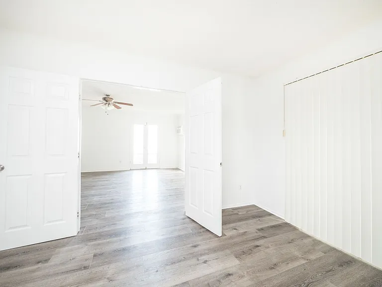21736 Roscoe Blvd — Photo 23