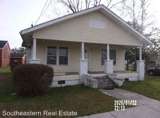 310 N Wright St, Burgaw, NC 28425