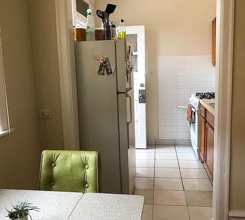 4th image of 3912 W Barry Ave #1
