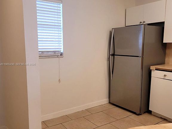 5th image of 1690 NE 191st St APT 315-1