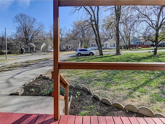 4th image of 3826 Meadow Ln