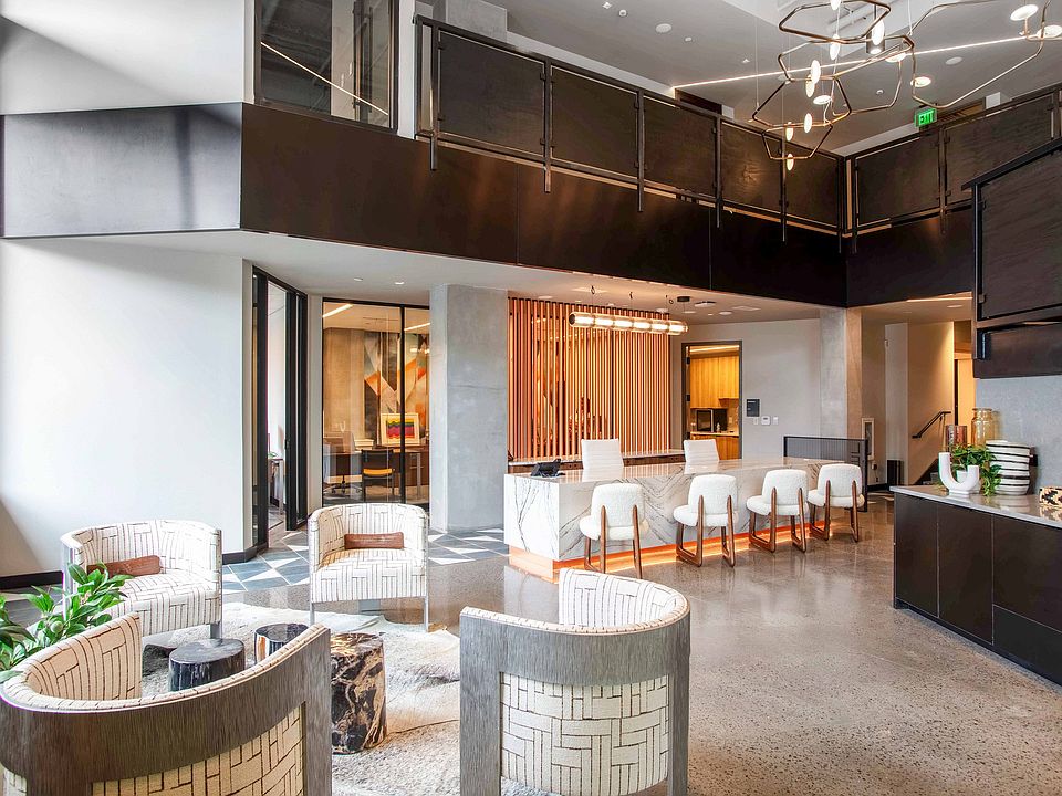 Work meets luxury in this thoughtfully designed coworking lounge.