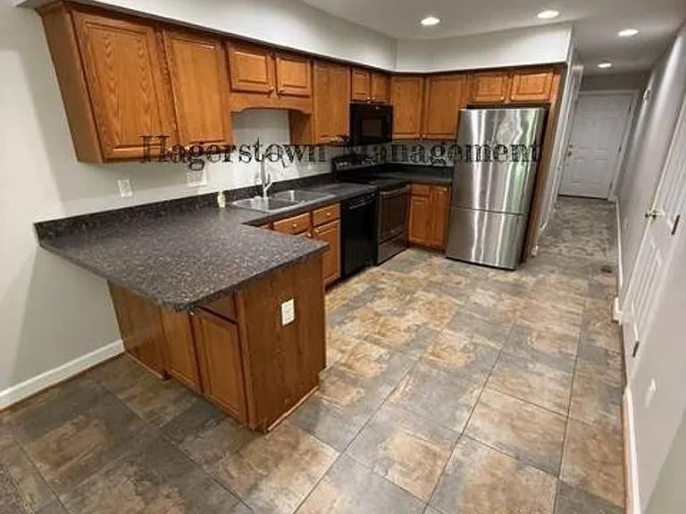 112 W Water St — Photo 6