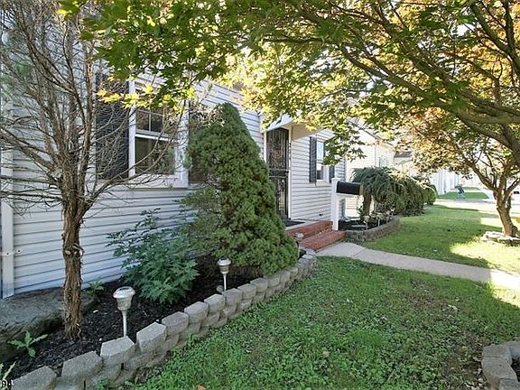 3rd image of 204 No 4 Ave