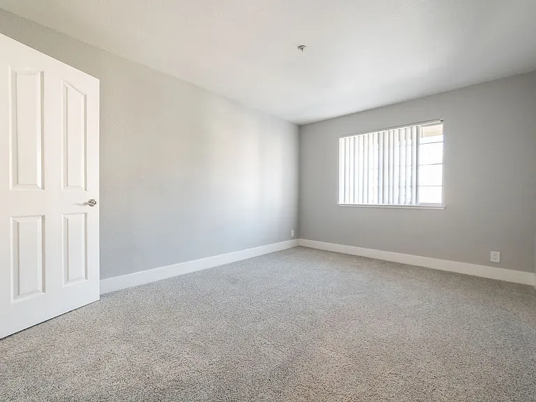 Bentley Place — Photo 10