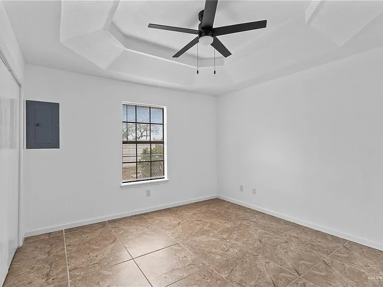 112 E Peter St #3 — Photo 7