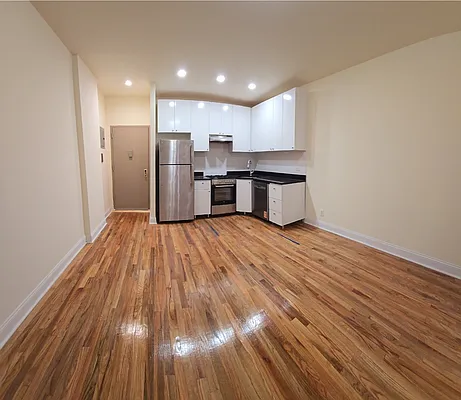 Rented by Metro Park Realty Inc | media 2