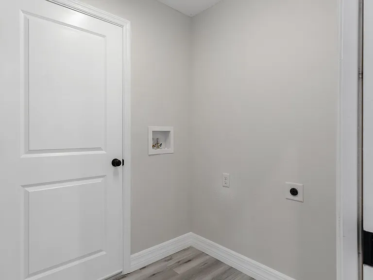 1005 Yale Ln — Photo 25