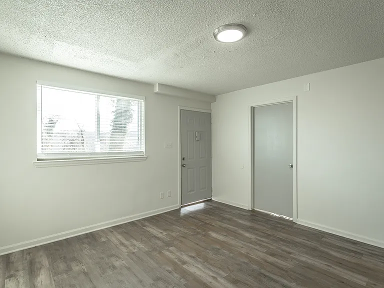 130 Goodson Ave — Photo 10