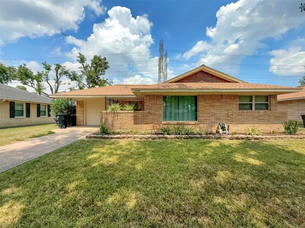 2202 Stonecrest Dr