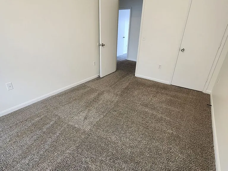 Castlewood Apartments - Huntsville, AL — Photo 6