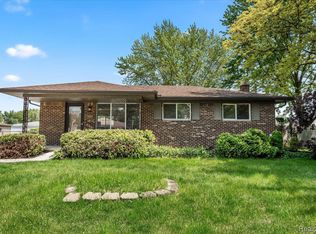 40328 Harmon Dr, Sterling Heights, MI 48310
