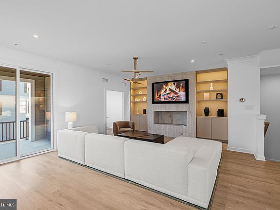 4th image of 16013 Hyde Park Pl
