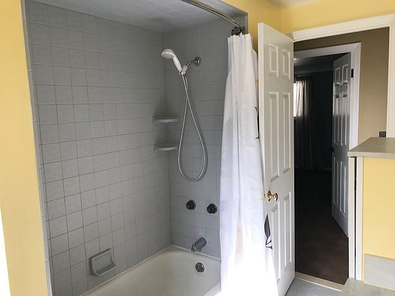 3rd image of 14824 Williams Ct