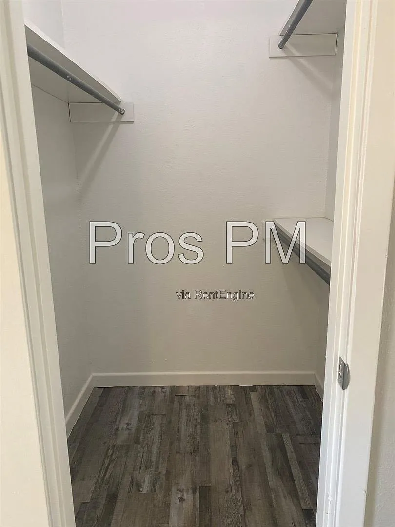 3 bed, 1.0 bath, 1431 sqft, $1,700 — Photo 3