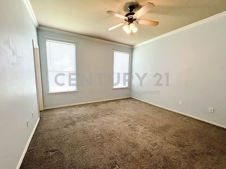 552 Kerry St — Photo 12