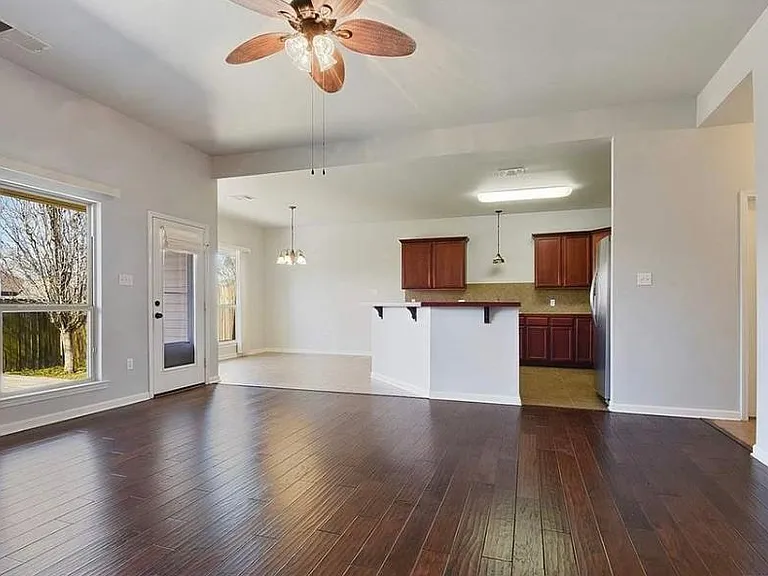 17013 Jamestowne Dr — Photo 4