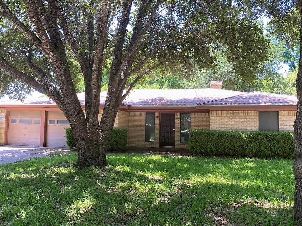 1st image of 320 Hidden Valley Dr