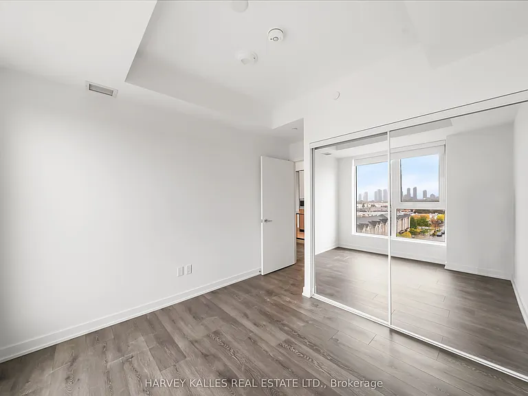 1007 The Queensway #514 — Photo 14
